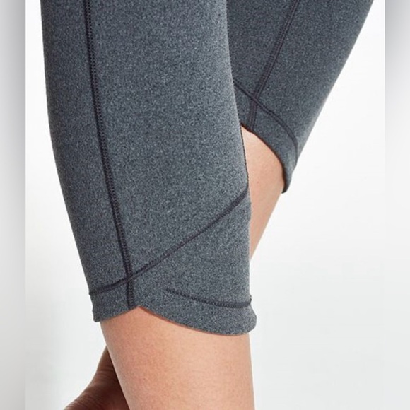 Calia Essential Crossover Capri Cropped Legging - Picture 5 of 16